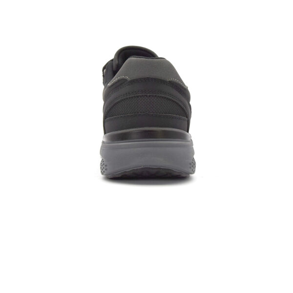 SPORTSCHUHE