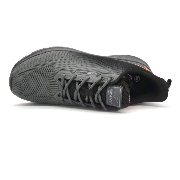 SPORTSCHUHE