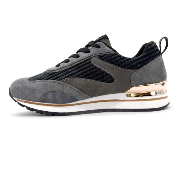 SPORTSCHUHE
