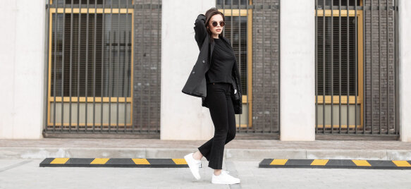 5 Tipps wie Sie Damen-Sneaker mit Business-Outfits kombinieren können